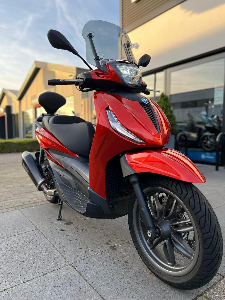 Piaggio Beverly 400 cc accessoires akrapovic dna, Motoren, Niet ingevuld, 400 cc, Scooter, Bedrijf