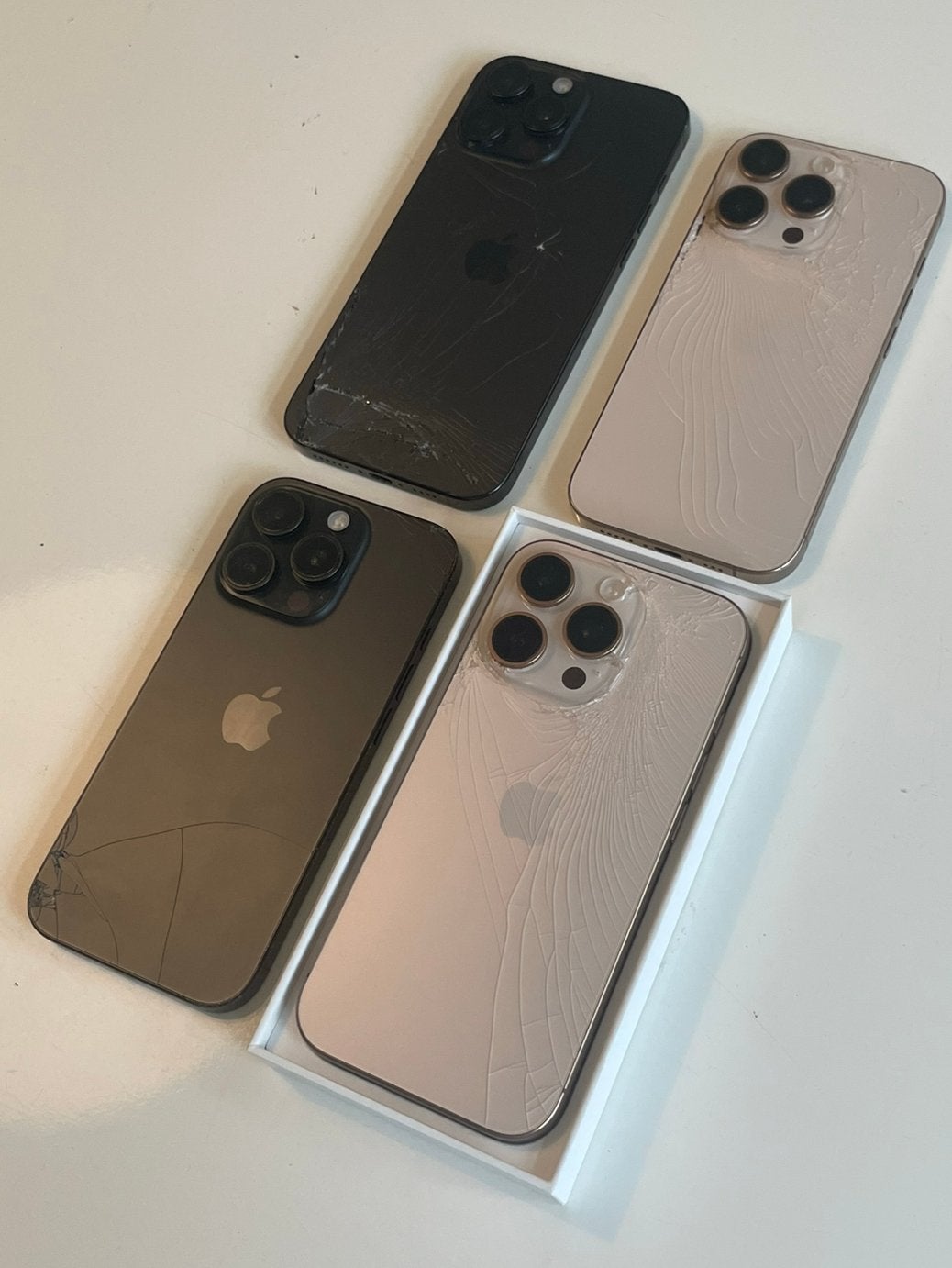 Partij Beschadigde Iphones: 16 Pro’s en 16 Pro Max, Ophalen of Verzenden, Zo goed als nieuw, Goud, 256 GB