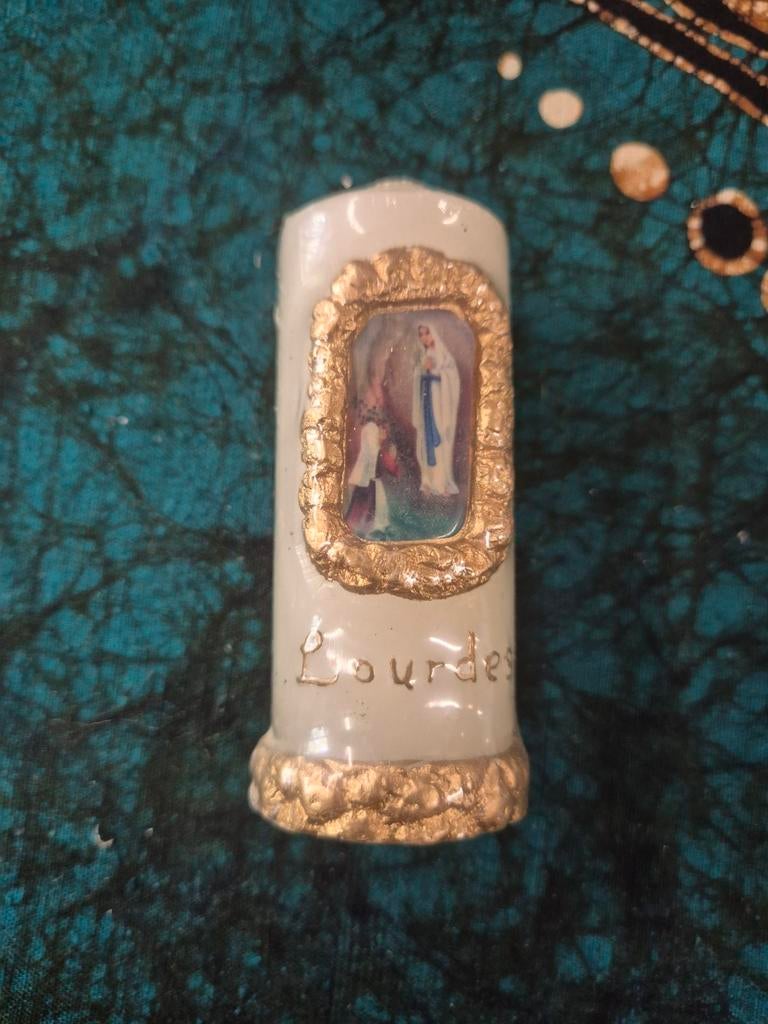 Nieuwe Lourdes Kaars met Afbeelding en Goudkleurige Details, Ophalen of Verzenden, Nieuw