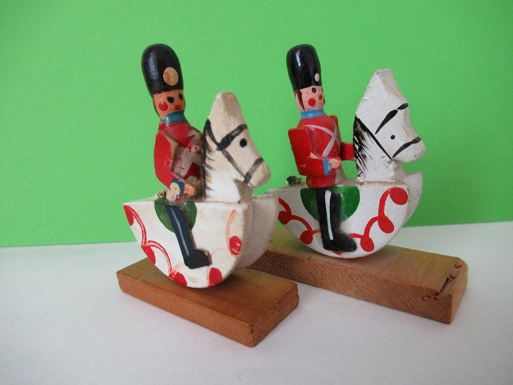Miniatuur houten hobbelpaardjes met soldaat, erzgebirge, Ophalen of Verzenden, Gebruikt
