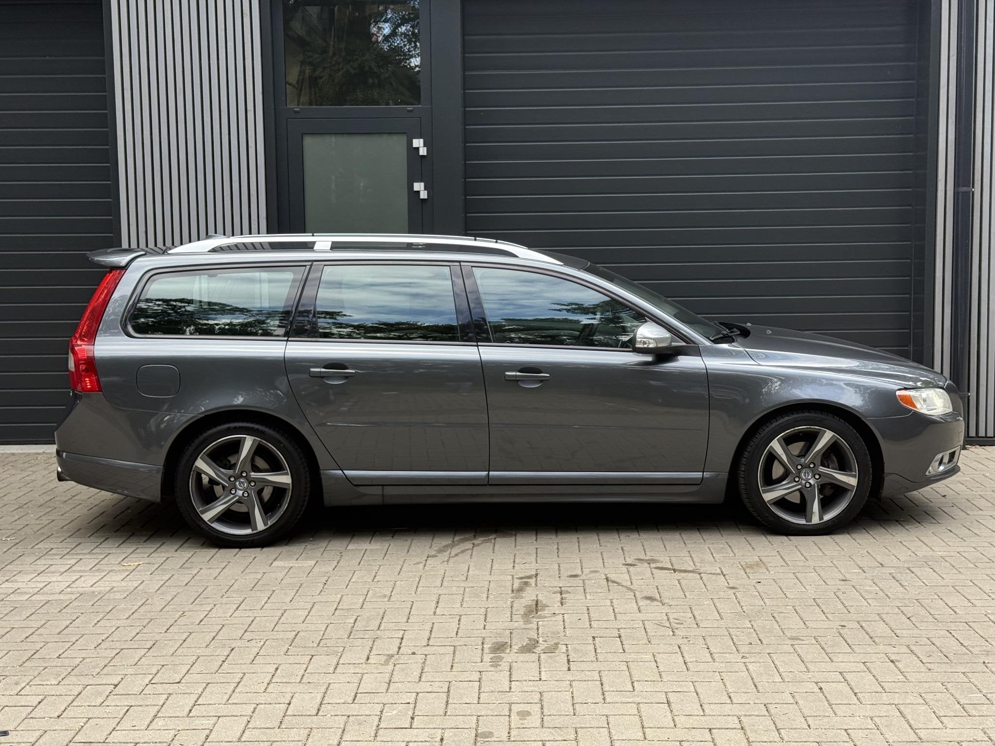 Volvo V70 2.0T R-Edition, Euro 5, 4 cilinders, 203 pk, Zilver of Grijs