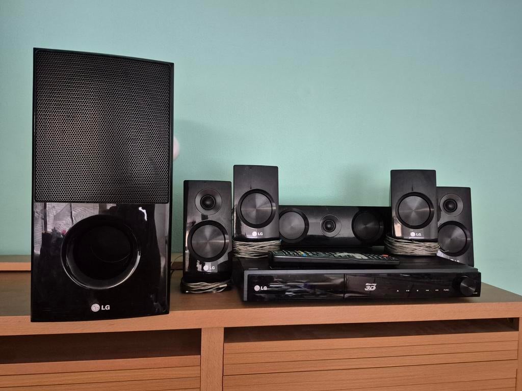 LG Blu-ray 3D Home Cinema Set - Compleet & Goede Staat, Ophalen, Zo goed als nieuw, 5.1-systeem, Blu-ray-speler