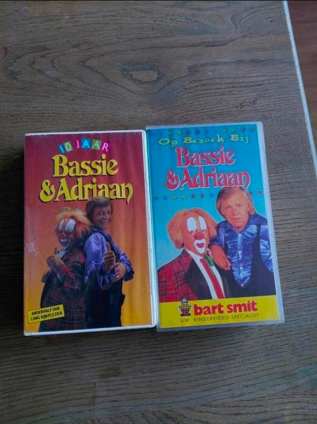 CNR banden 10 jaar & Op Bezoek bij Bassie en Adriaan., Cd's en Dvd's, VHS | Kinderen en Jeugd, Gebruikt, Alle leeftijden, Kinderprogramma's en -films