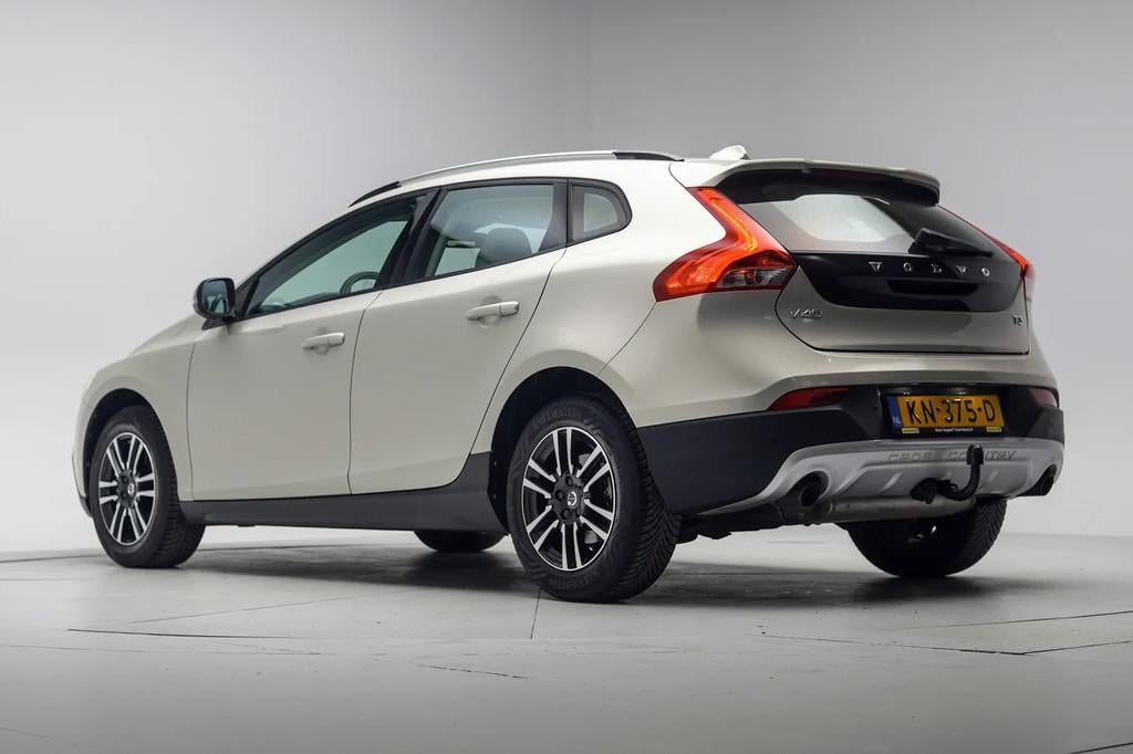 Volvo V40 Cross Country 1.5 T3 Nordic+ Aut. [ Navi LED Stoel, Automaat, Bruin, Bedrijf, 152 pk