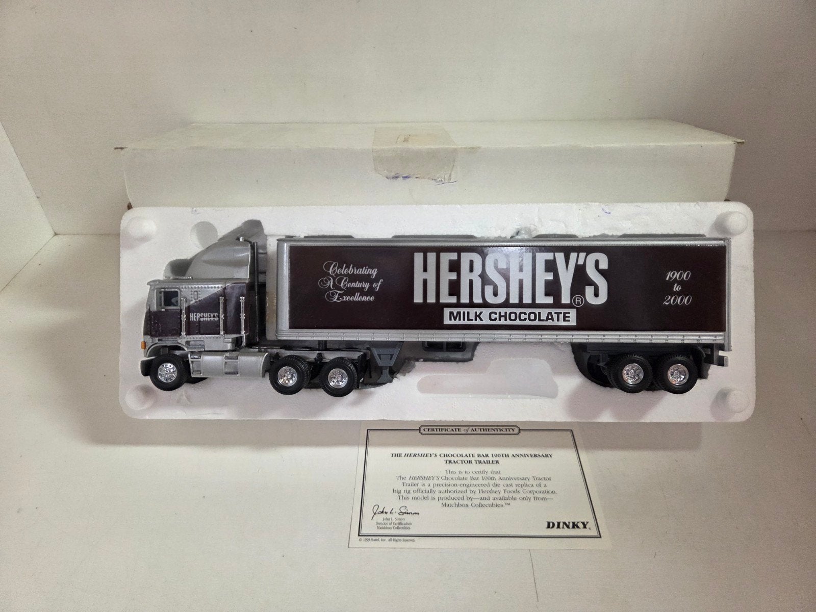 Matchbox Freightliner "Hershey 100 Year" 1:55, Auto, ., Ophalen of Verzenden, Zo goed als nieuw