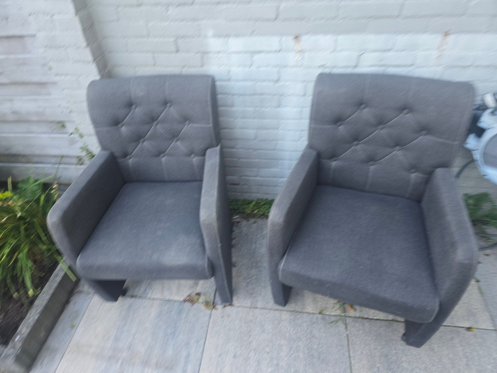 Foto 2 van 4 gebruikte eetkamerstoelen met wielen