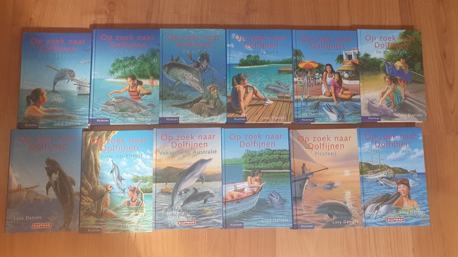 Op zoek naar Dolfijnen - hele serie, Boeken, Ophalen of Verzenden, Gelezen