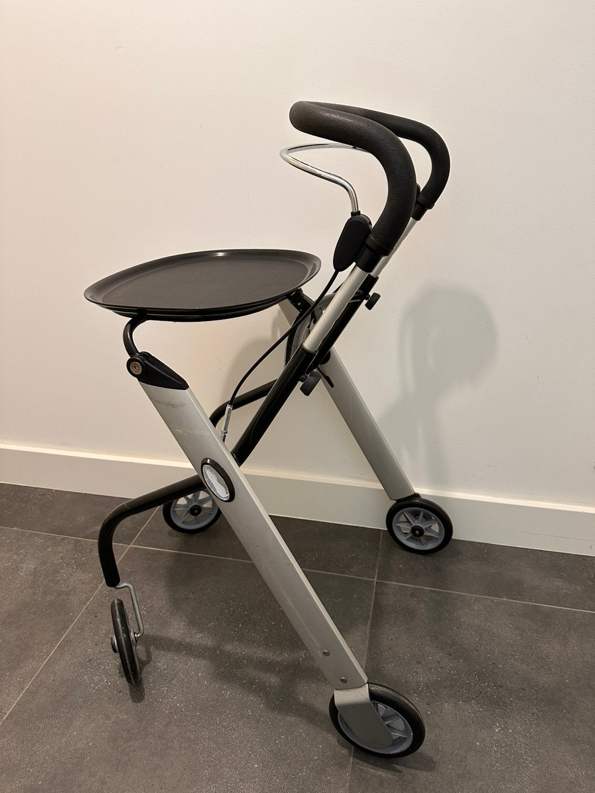 Rollator trust care let’s go. Lichtgewicht en wendbaar, Ophalen of Verzenden, Lichtgewicht, Zo goed als nieuw