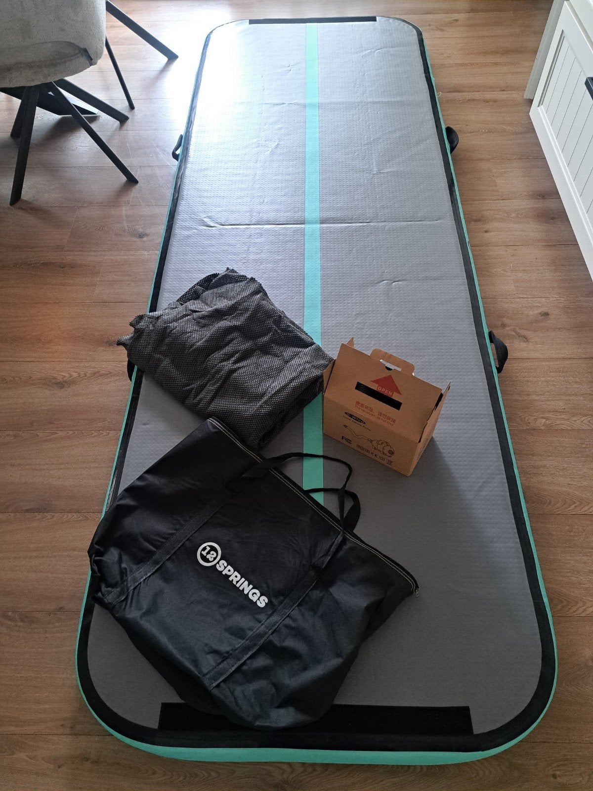 Airtrack 300 x 100 cm: 12 springs, antislipmat, pomp en tas, Sport en Fitness, Ophalen, Gebruikt, Materiaal