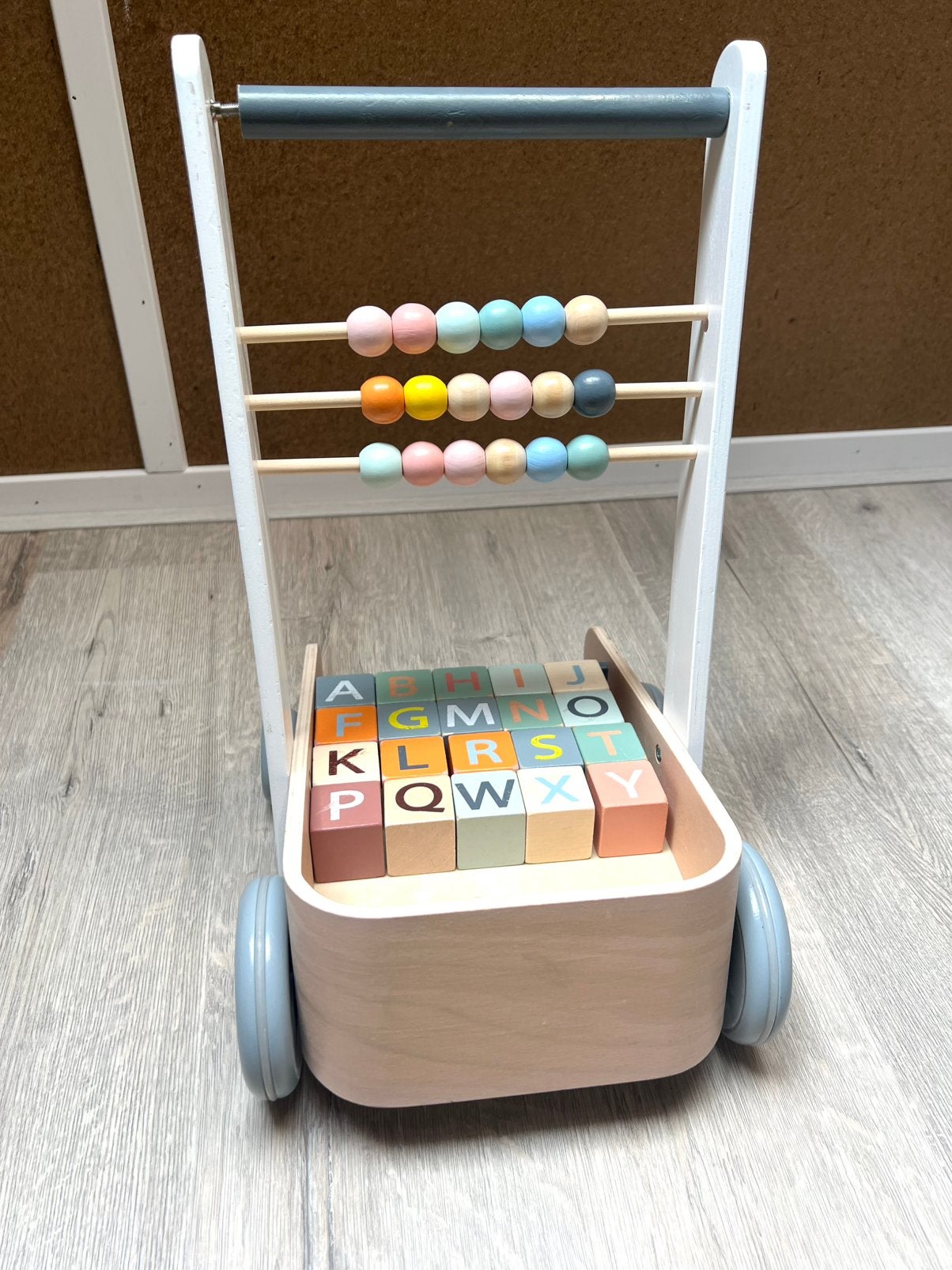 Een houten speelgoedkar/duwkar, Ophalen, Gebruikt