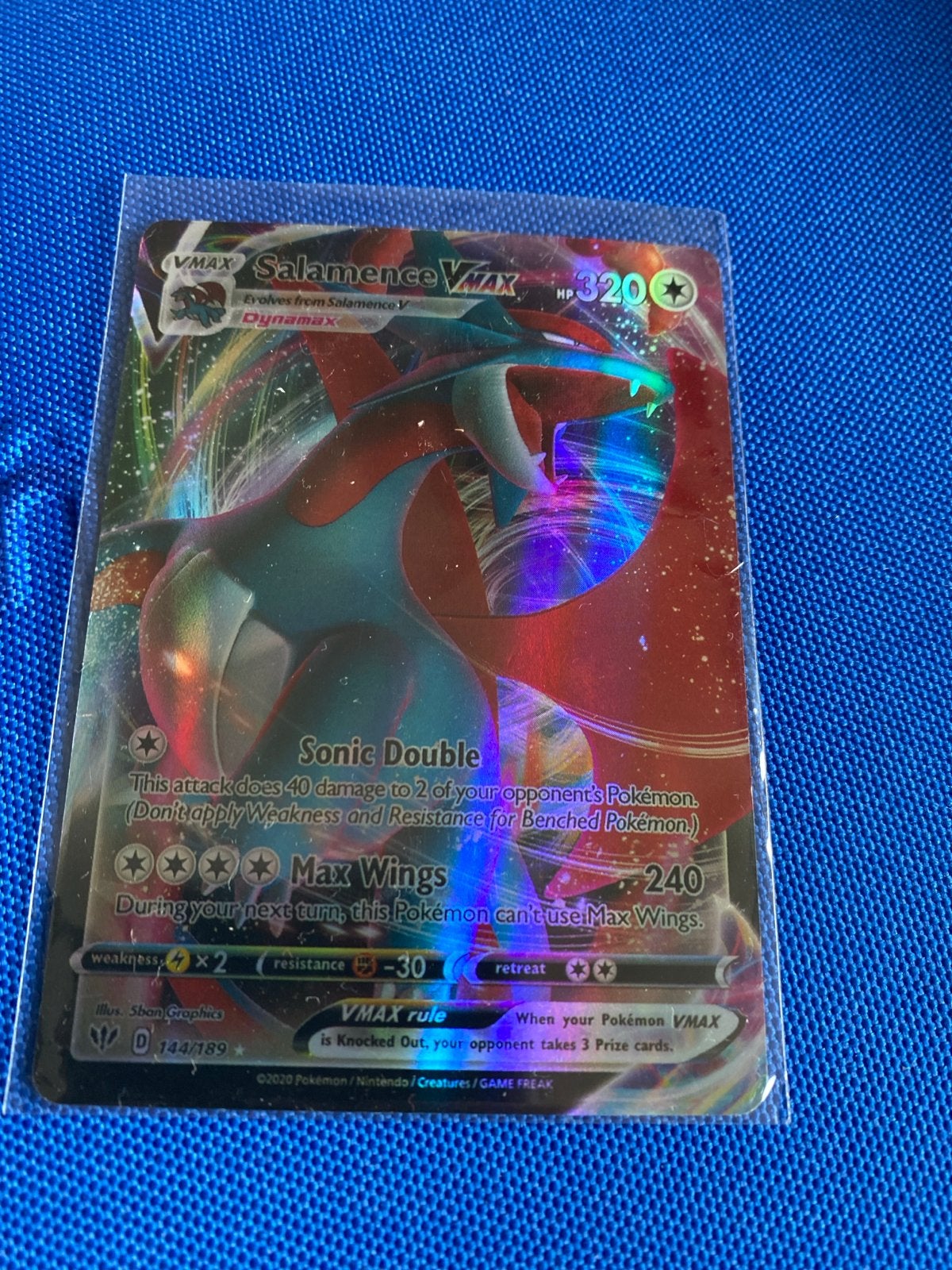 Pokémon Kaart Salamence VMAX 144/189 - Full Art Foil, Ophalen of Verzenden, Zo goed als nieuw, Losse kaart, Foil