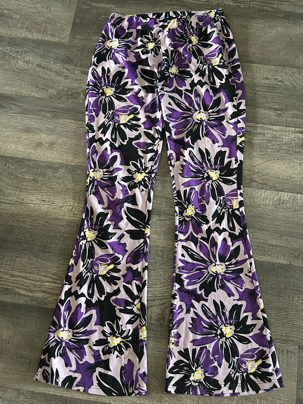 Colourful Rebel flared pants paarse bloem, maat L, Kleding | Dames, Paars, Maat 42/44 (L), Nieuw, Ophalen of Verzenden