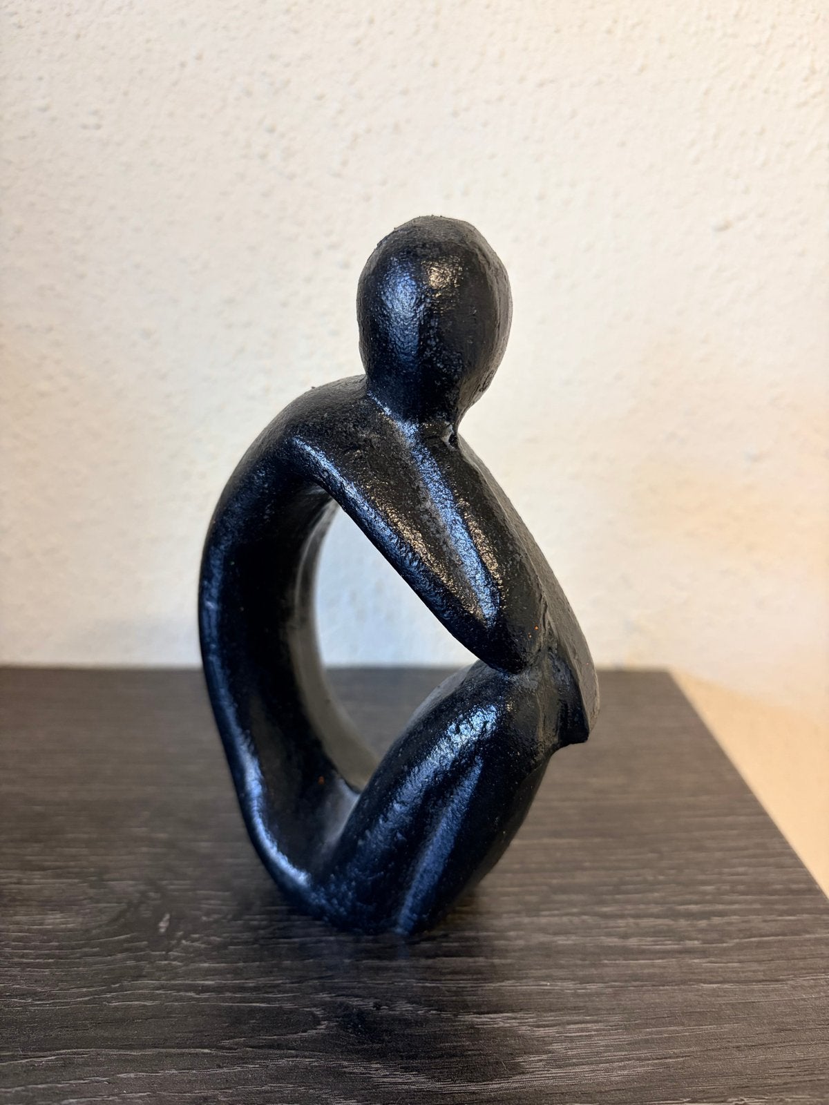 Abstracte Zwarte Denker Sculptuur - Modern Design, Minder dan 20 cm, Ophalen of Verzenden, Handgemaakt, Zwart