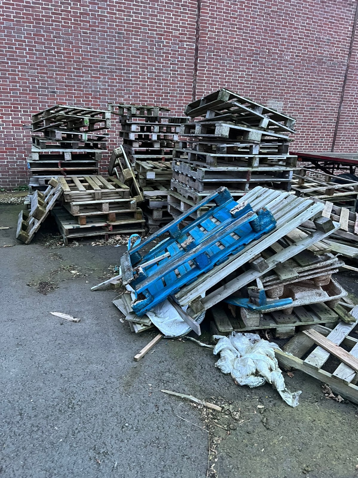 Parij timmerhout/brandhout/pallets ruilen krat bier, Minder dan 3 m³, Ophalen