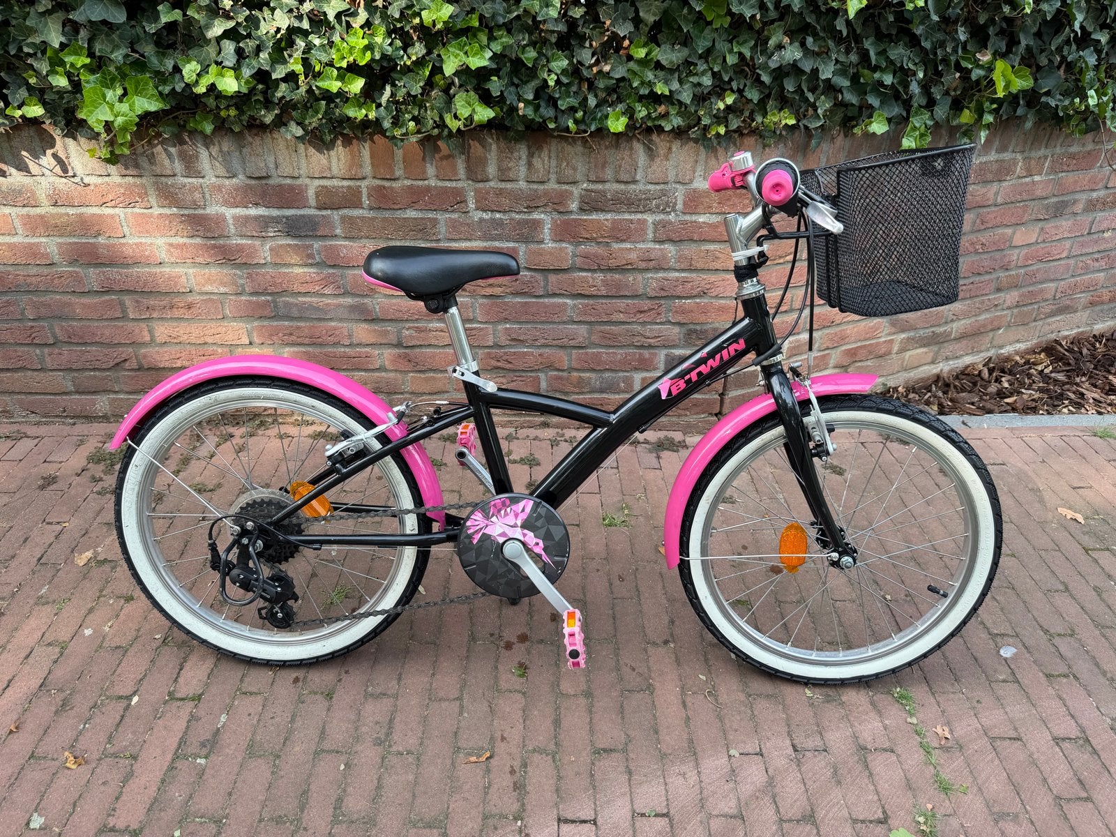 B'Twin kinderfiets 20 inch - Zwart/Roze, Ophalen, Gebruikt, Velgrem, 20 inch of meer