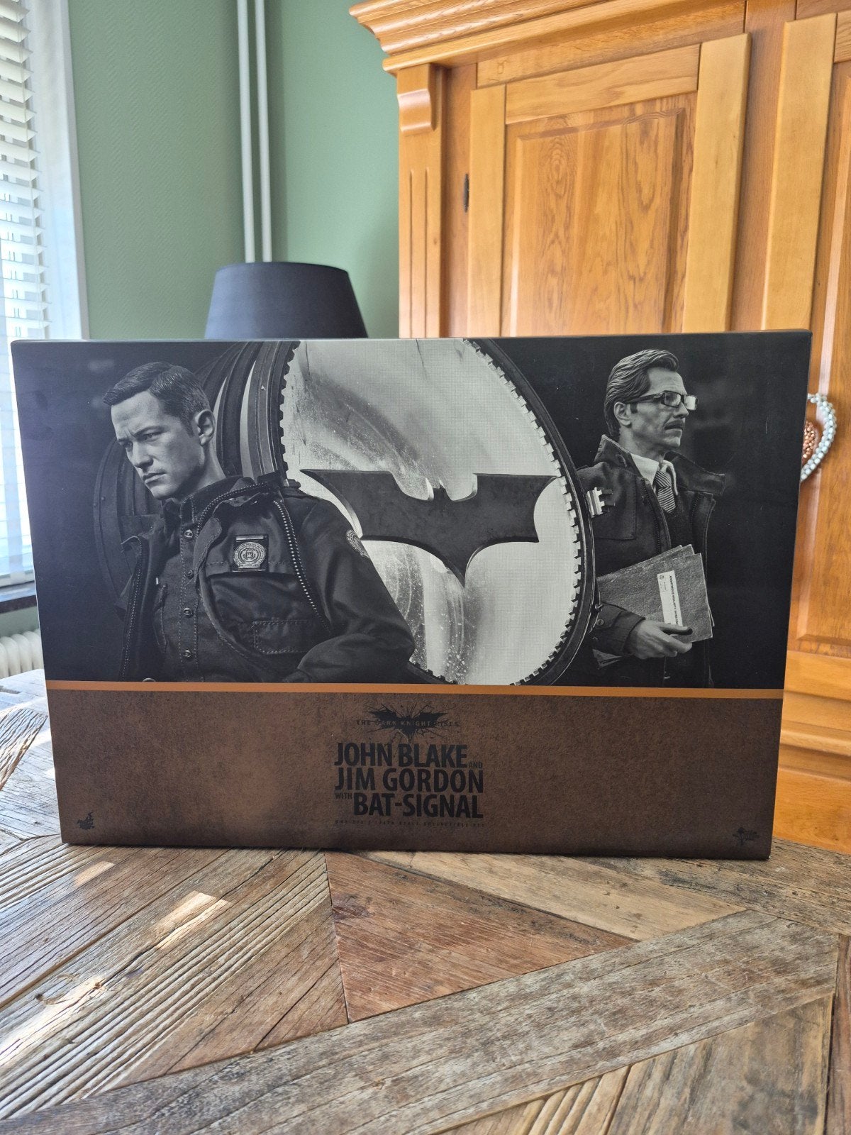 Hot Toys John Blake Jim Gordon Bat Signal, Ophalen of Verzenden, Zo goed als nieuw, Actiefiguur of Pop