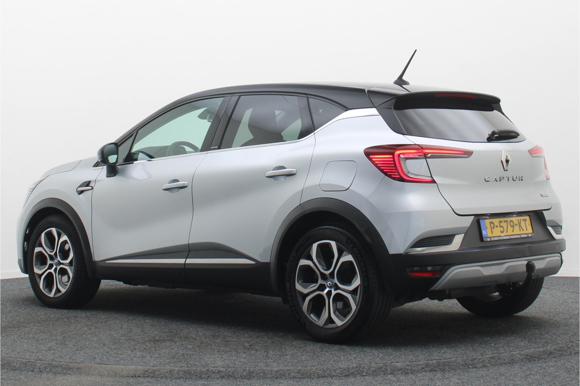 Renault Captur 1.6 E-Tech Plug-in Hybrid 160 Intens Virtual, Dealer onderhouden, Gebruikt, 4 cilinders, 160 pk