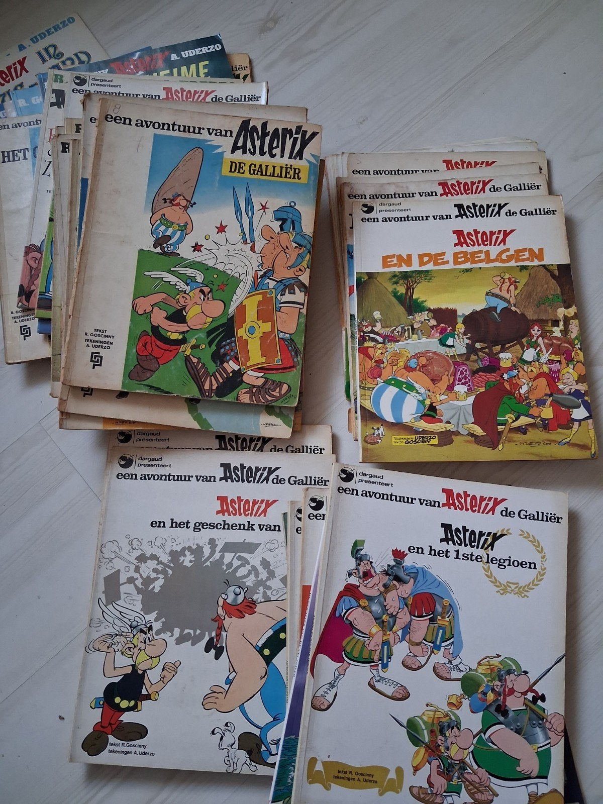 tekoop 35 strips Asterix, Meerdere stripboeken, Ophalen of Verzenden, Gelezen