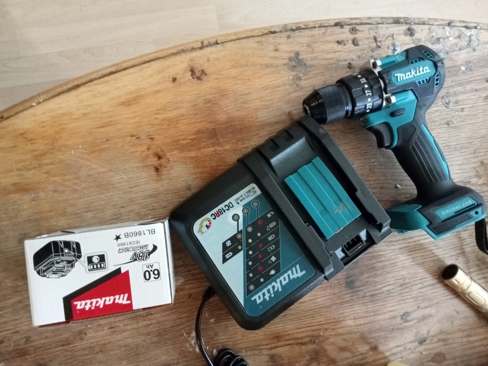 Makita Boor- en Schroefmachine met Accu en Lader, Variabele snelheid, Ophalen of Verzenden, Minder dan 400 watt, Zo goed als nieuw