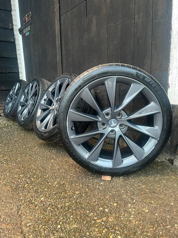 Originele Tesla model S turbine velgen 21? 5x120 breedset