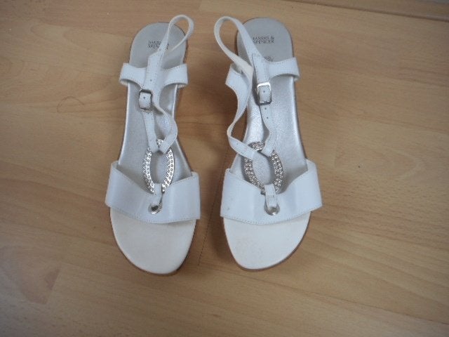 Witte Marks & Spencer sleehak sandalen, Kleding | Dames, Zo goed als nieuw, Wit, Marks & Spencer, Sandalen of Muiltjes