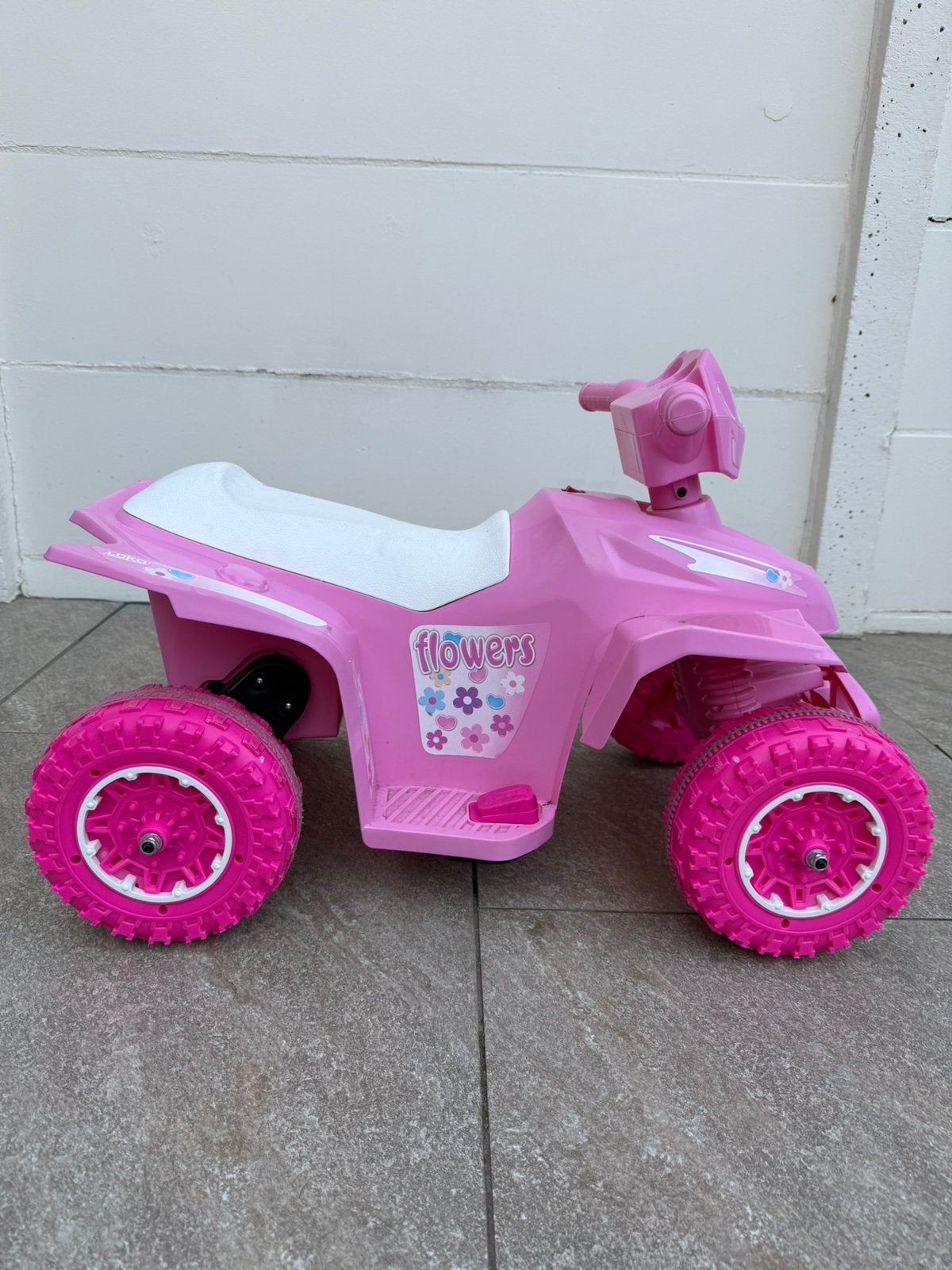 Roze elektrische kinderquad - oplader ontbreekt, Ophalen, Gebruikt