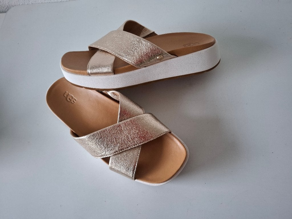 Nieuw Ugg MAAT 37 licht goud leer slippers instappers Emily, Overige kleuren, Verzenden, Nieuw, Ugg / UGG