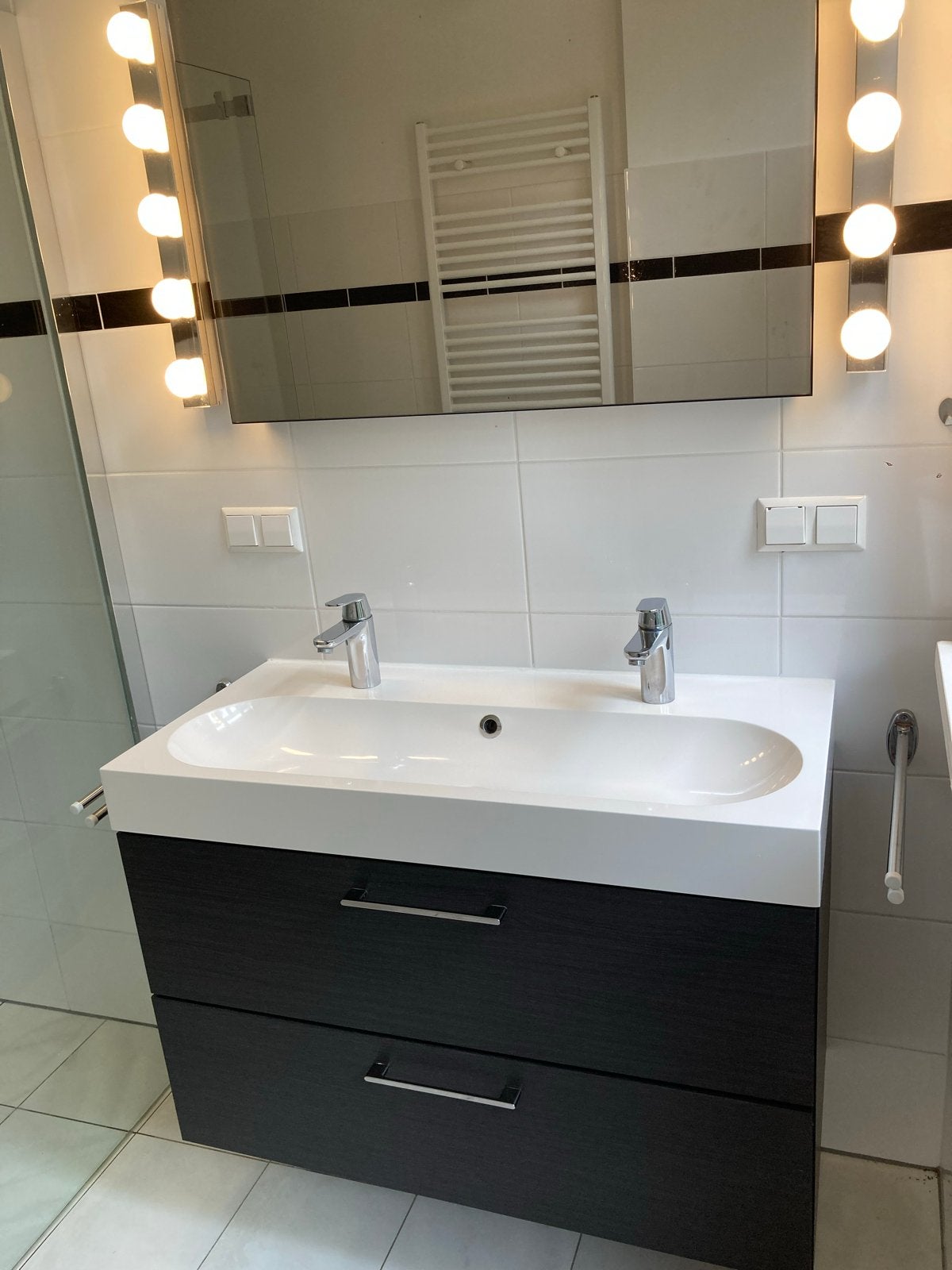 IKEA wastafelmeubel met dubbele kraan van Grohe  en lades, Huis en Inrichting, Ophalen, Gebruikt, 100 tot 150 cm, Minder dan 100 cm