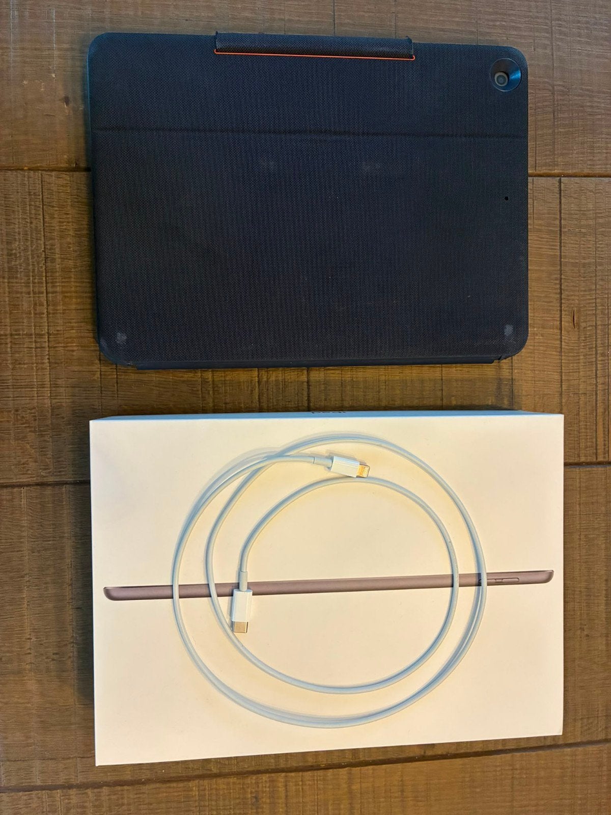 Apple iPad 9e generatie met Logitech toetsenbord, Computers en Software, Apple iPads, Ophalen, 10 inch, Apple iPad, 64 GB