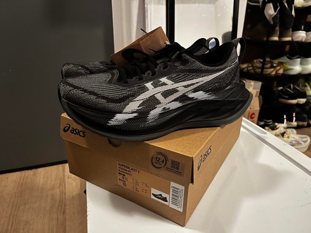 Superblast 2 Zwart - Maat 42 - Nieuw, Nieuw, Ophalen of Verzenden, Sportschoenen, Zwart