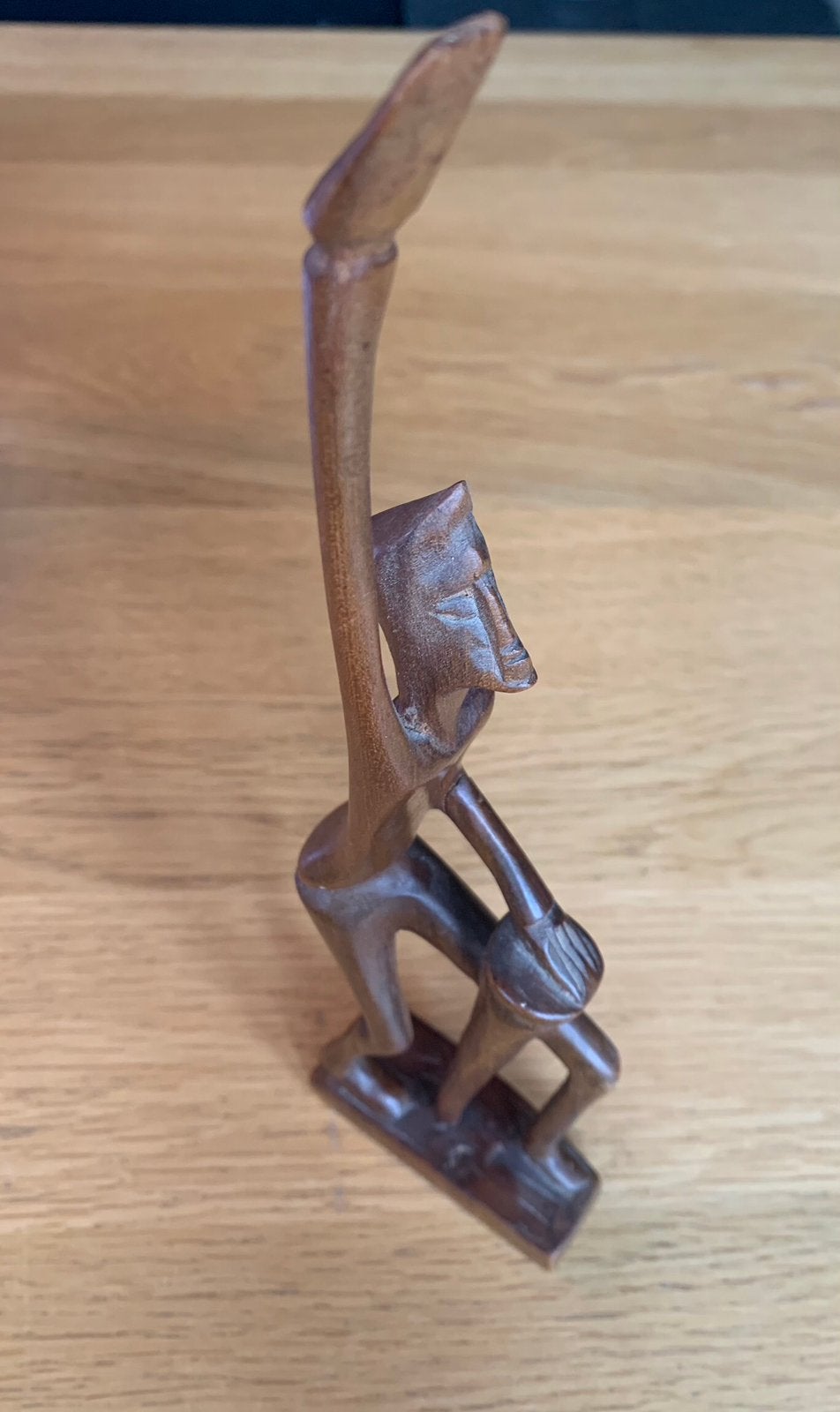 Houten Afrikaans houtsnijwerk beeldje (31cm), Antiek en Kunst, Houtsnijwerk, Ophalen of Verzenden, Handgemaakt, 20 - 50 cm