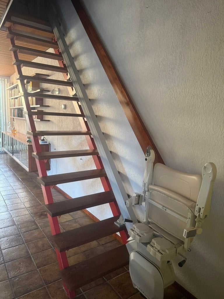 Handicare 1100 traplift voor rechte trap, Diversen, Trapliften, Ophalen, Gebruikt, Recht