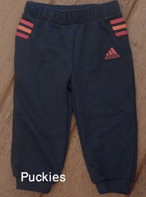 Donkergrijze Adidas joggingbroek maat 80 NIEUW (10393), Adidas, Broekje, Nieuw, Ophalen of Verzenden