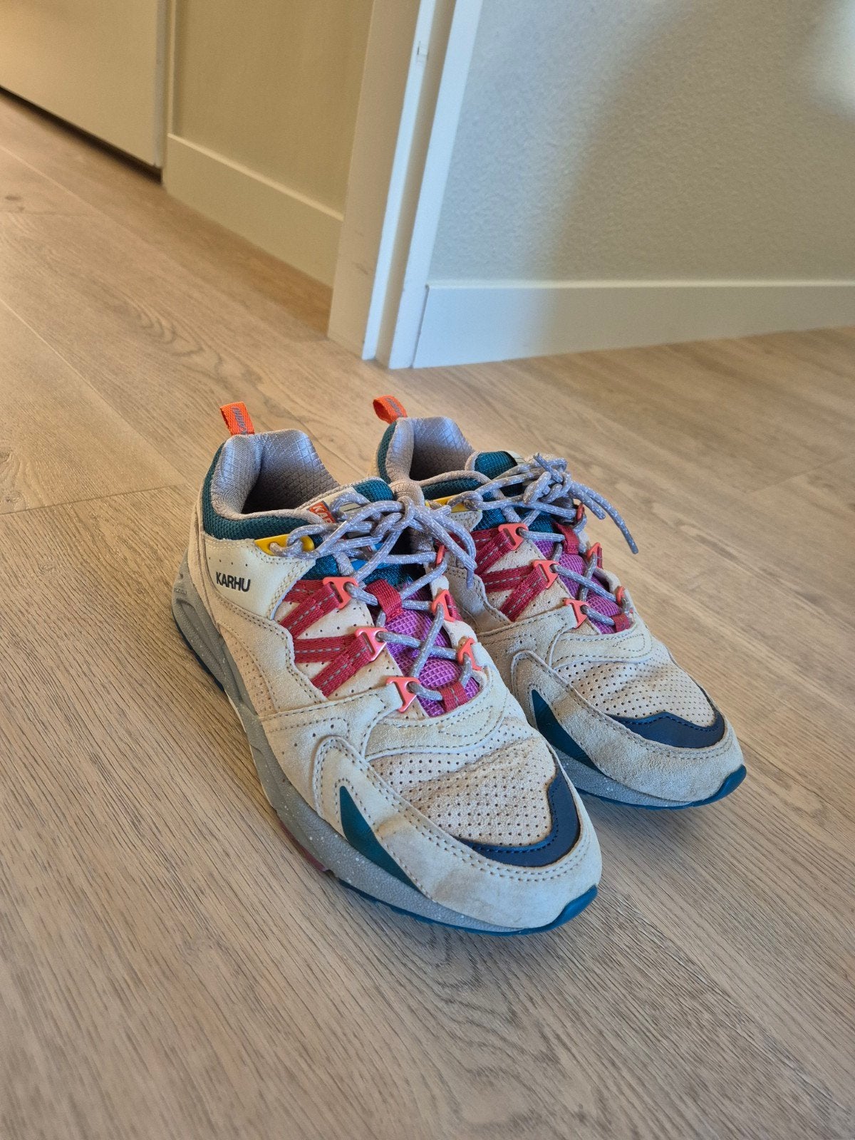 Karhu Fusion 2.0 sneakers maat 40, Ophalen of Verzenden, Zo goed als nieuw, Beige, Sneakers of Gympen