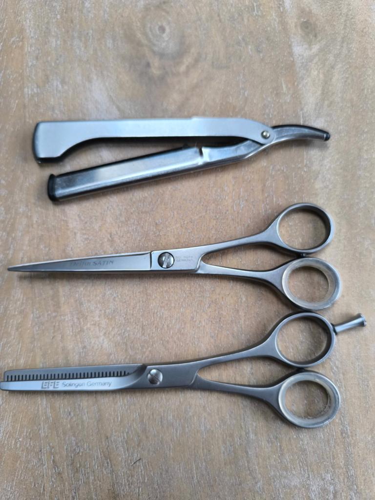 Kappersscharen en mes, Sieraden, Tassen en Uiterlijk, Uiterlijk | Haarverzorging, Ophalen of Verzenden, Zo goed als nieuw
