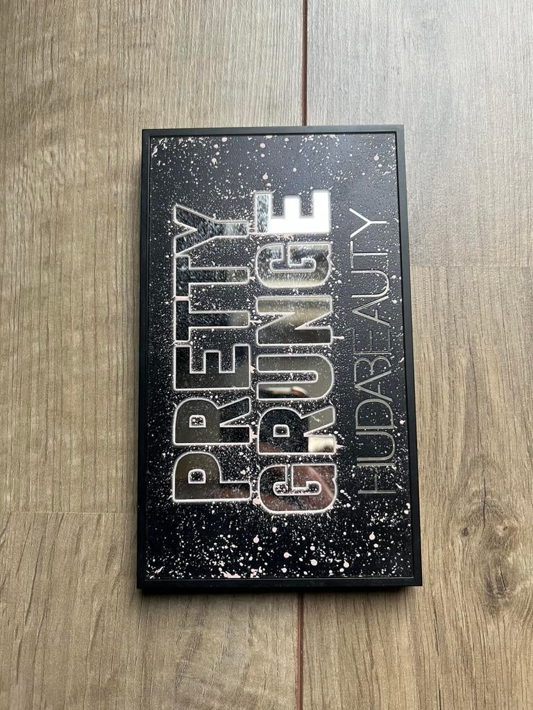 Huda Beauty Pretty Grunge palette 18W oogschaduw eye shadow, Ophalen of Verzenden, Zo goed als nieuw, Ogen