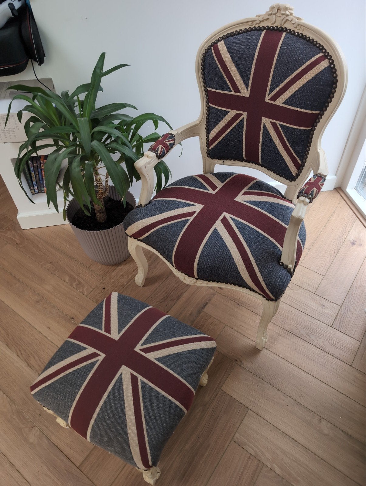 Barok Fauteuil en poef met Union Jack Bekleding, Huis en Inrichting, Ophalen, Gebruikt, Minder dan 75 cm, Stof