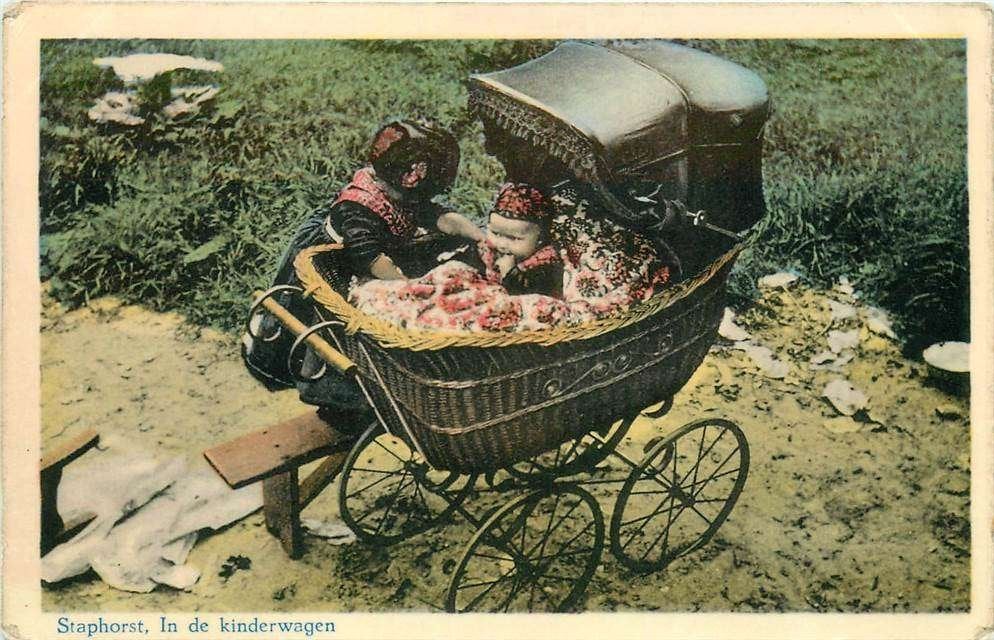 304-093-003 Staphorst In de kinderwagen, Verzenden, Voor 1920, Overijssel