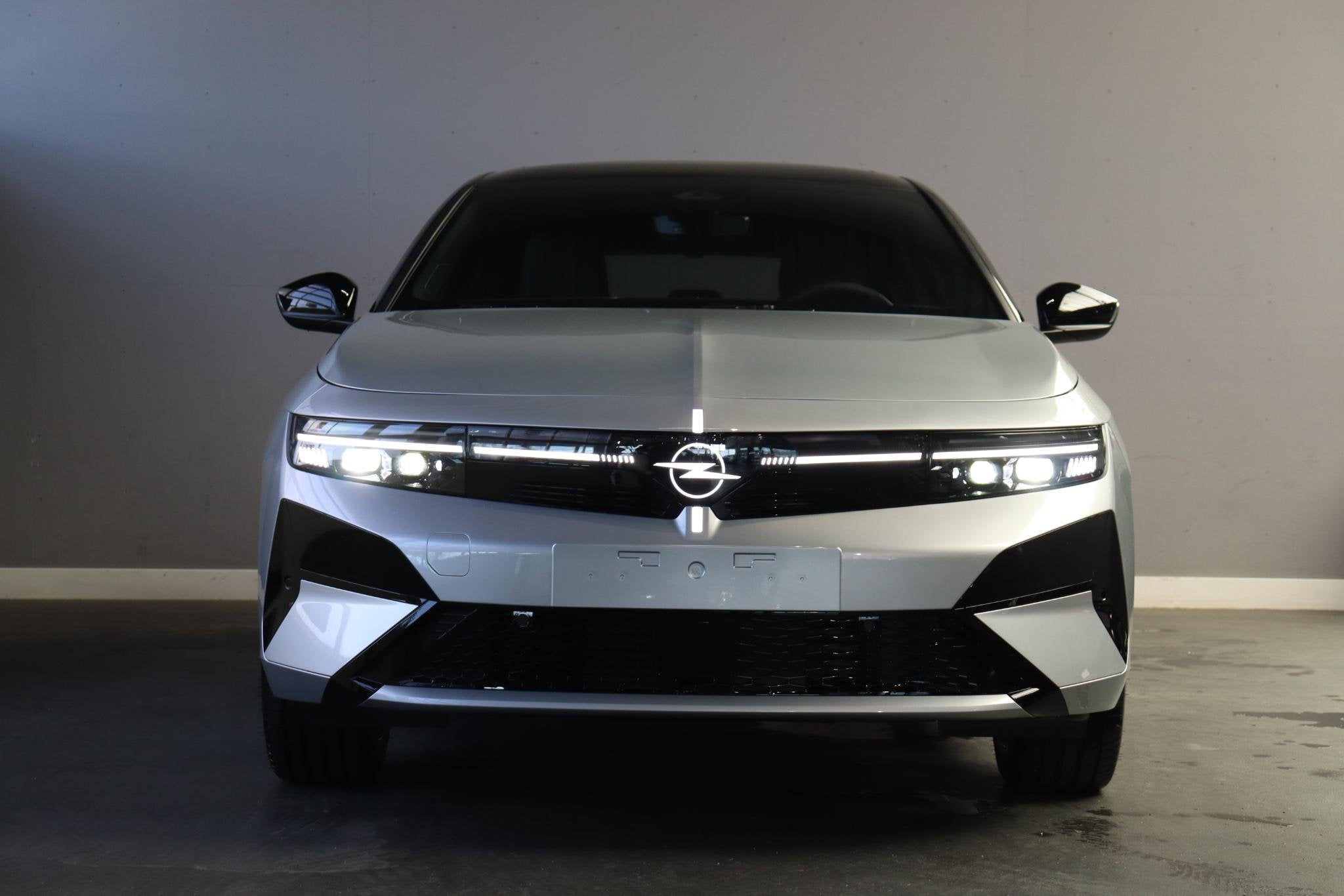 Opel Astra Electric 58 kWh Ultimate / Pano / Suede / Voorraa, 12 maanden, Stof, Automatische klimaatregeling, 156 pk