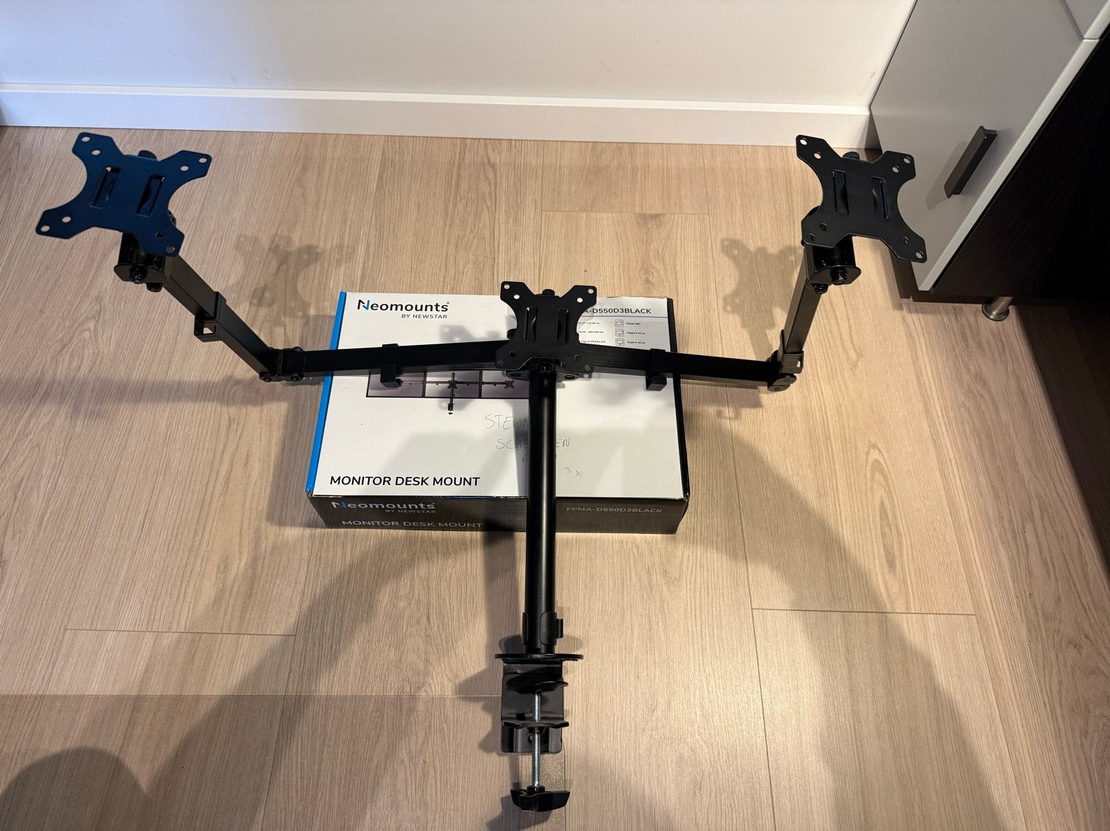 3 schermen monitorarm Neomounts FPMA-D550D3BLACK 10-27", Computers en Software, Ophalen of Verzenden