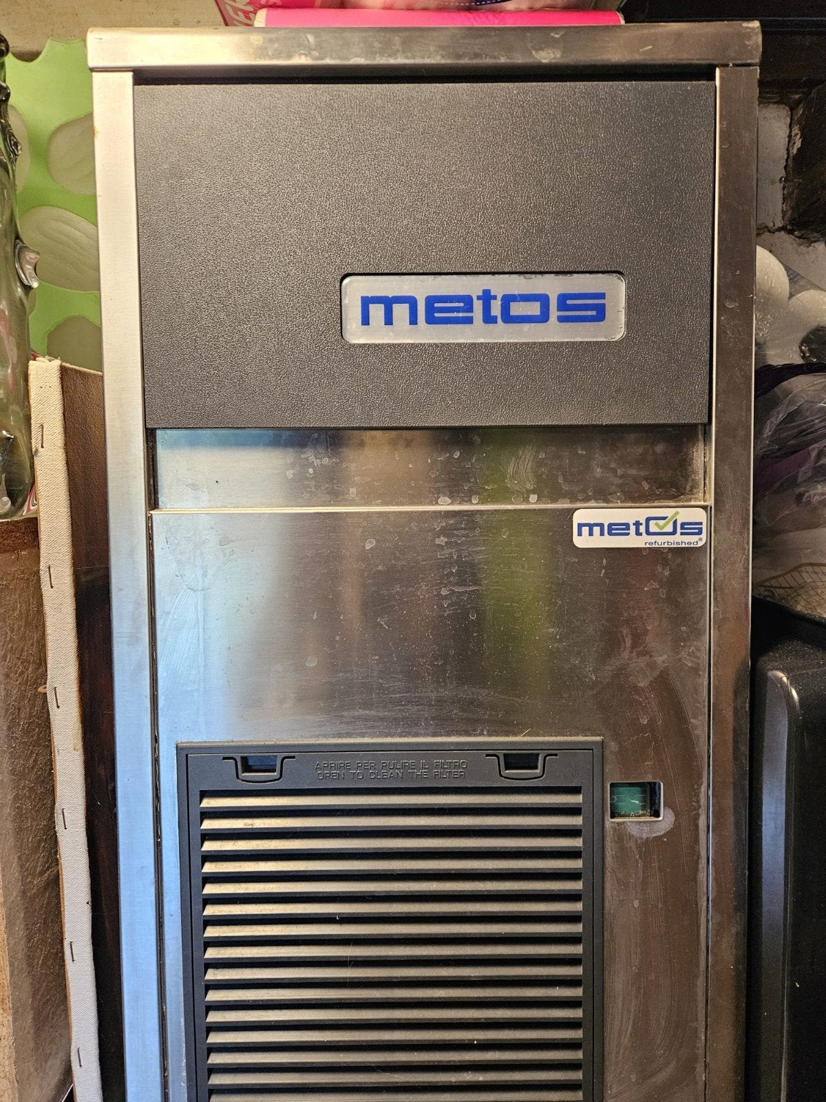 Ijsblokjes machine, Ophalen