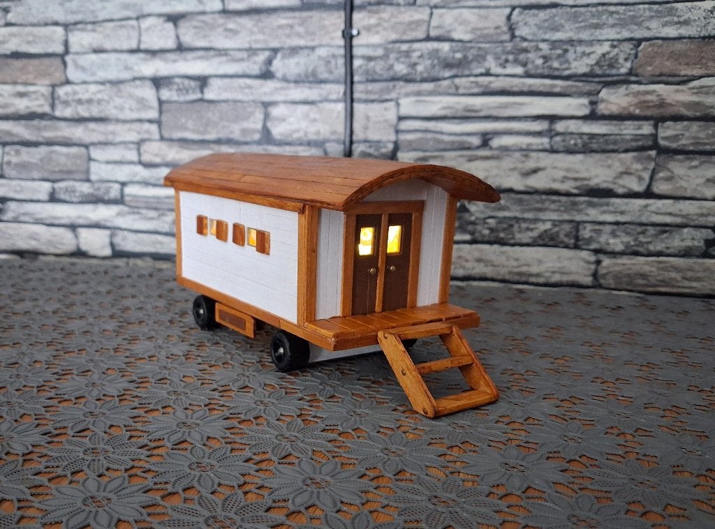 Mooie Woonwagen Miniatuur Met Verlichting., Verzamelen, Poppenhuizen en Toebehoren, Verzenden, Nieuw, Decoratie