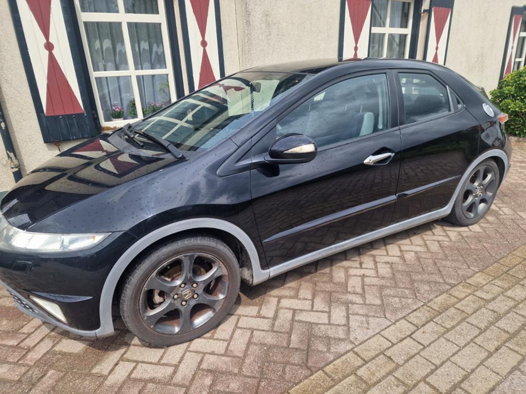 Honda Civic 1.8I Executive 5DR 2006 Zwart, Voorwielaandrijving, 15 km/l, 4 cilinders, Zwart