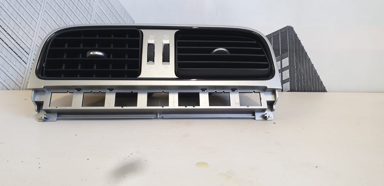 6RF819728B  midden dashboard luchtrooster voor de vw polo 6r, Ophalen of Verzenden, Gebruikt, Volkswagen