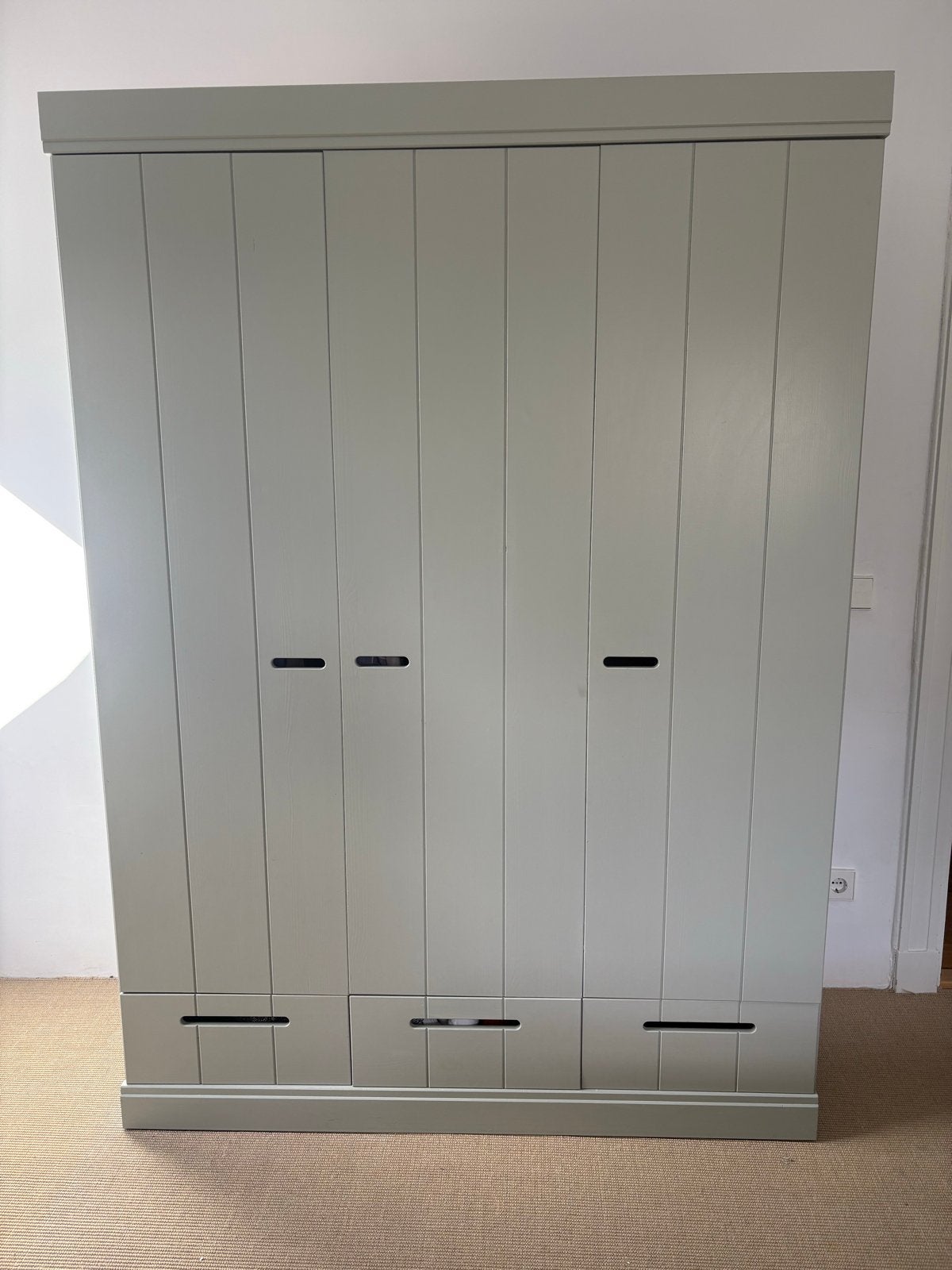 WOOOD Connect Kledingkast 3-deurs met lade - Saliegroen, Huis en Inrichting, Gebruikt, 100 tot 150 cm, Ophalen of Verzenden, Met lade(s)