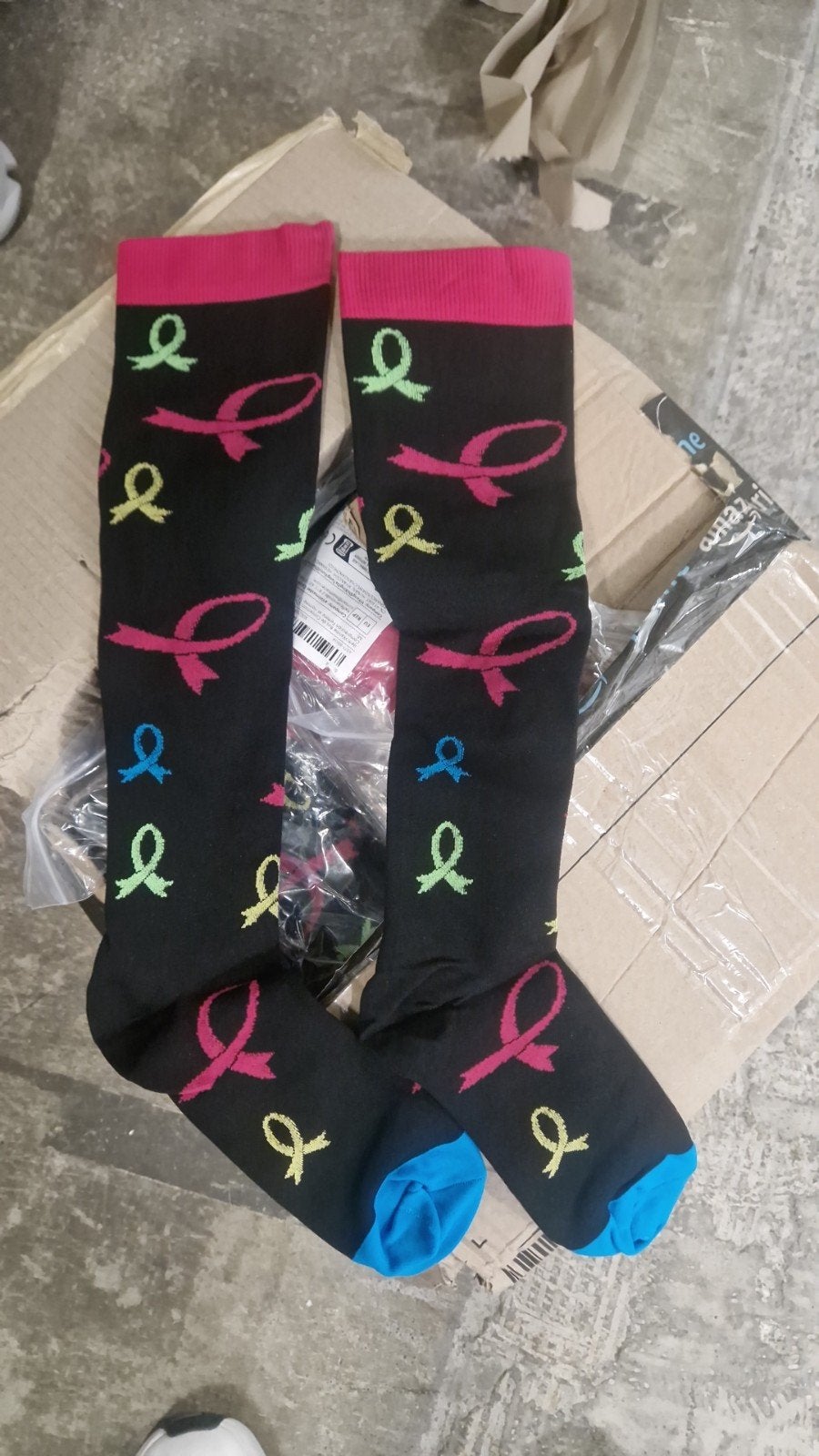 doos Zwarte kniekousen met gekleurde lintjes, Ophalen of Verzenden, Nieuw, Sokken en Kniesokken