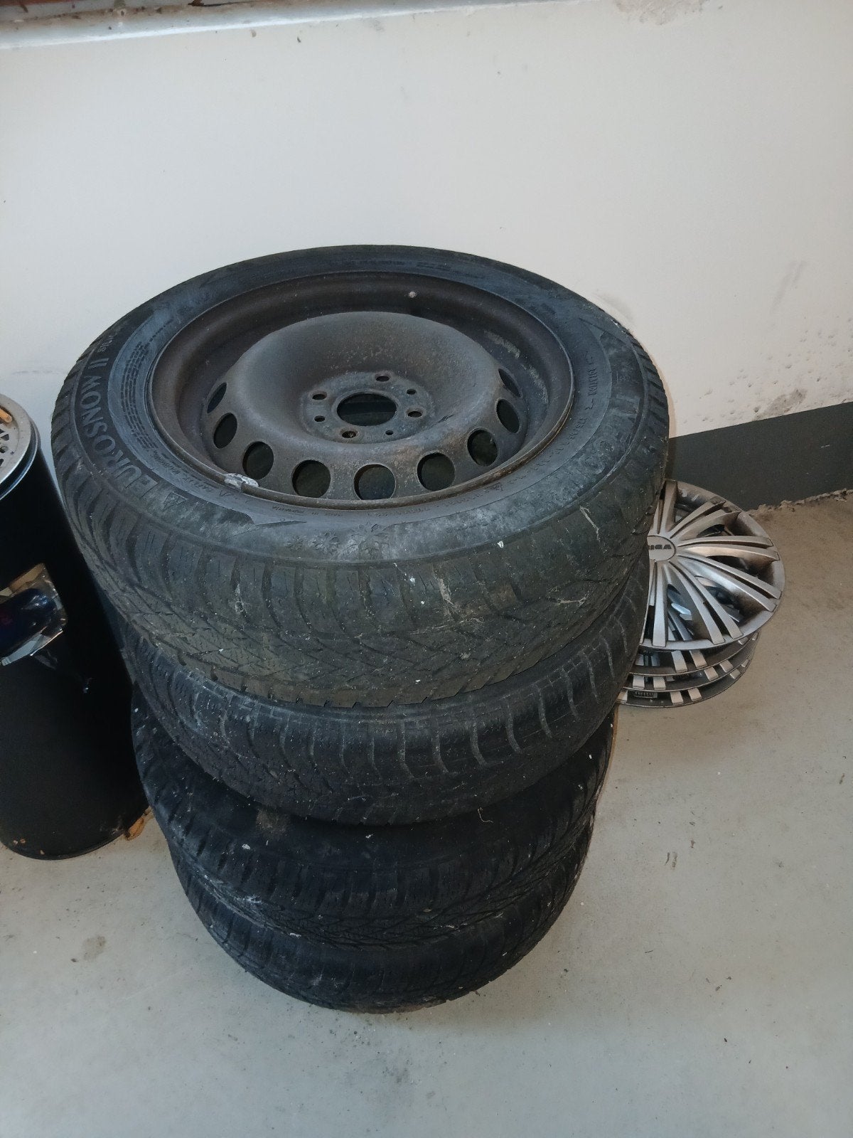 Fiat 500 winterbanden met wieldoppen, Auto-onderdelen, Ophalen, 14 inch, Gebruikt, 175 mm