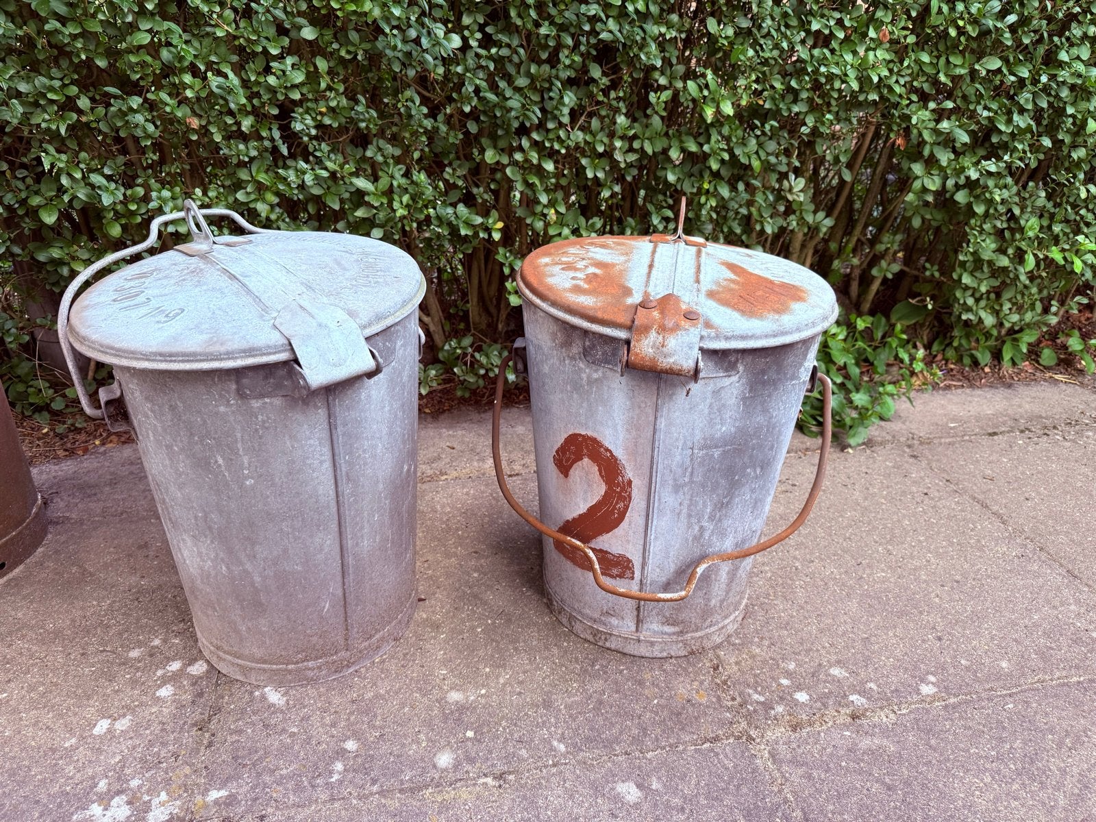 Set van 2 vintage zinken afvalemmers gemeente Eindhoven, Ophalen