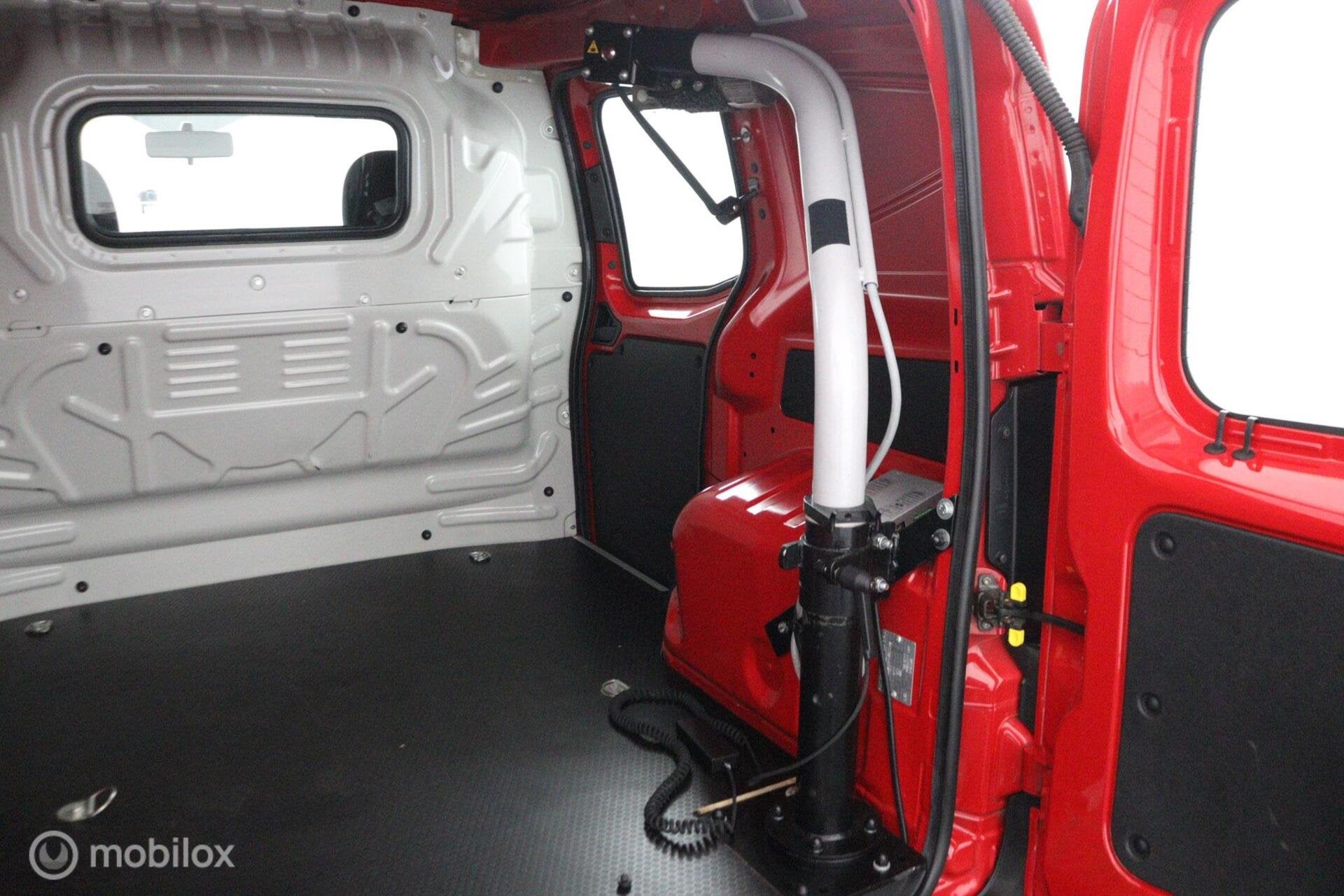 Fiat Fiorino 1.3 MJ Adventure | Automaat | Rolstoeltakel | A, Auto's, Automaat, Euro 5, 4 cilinders, 400 kg