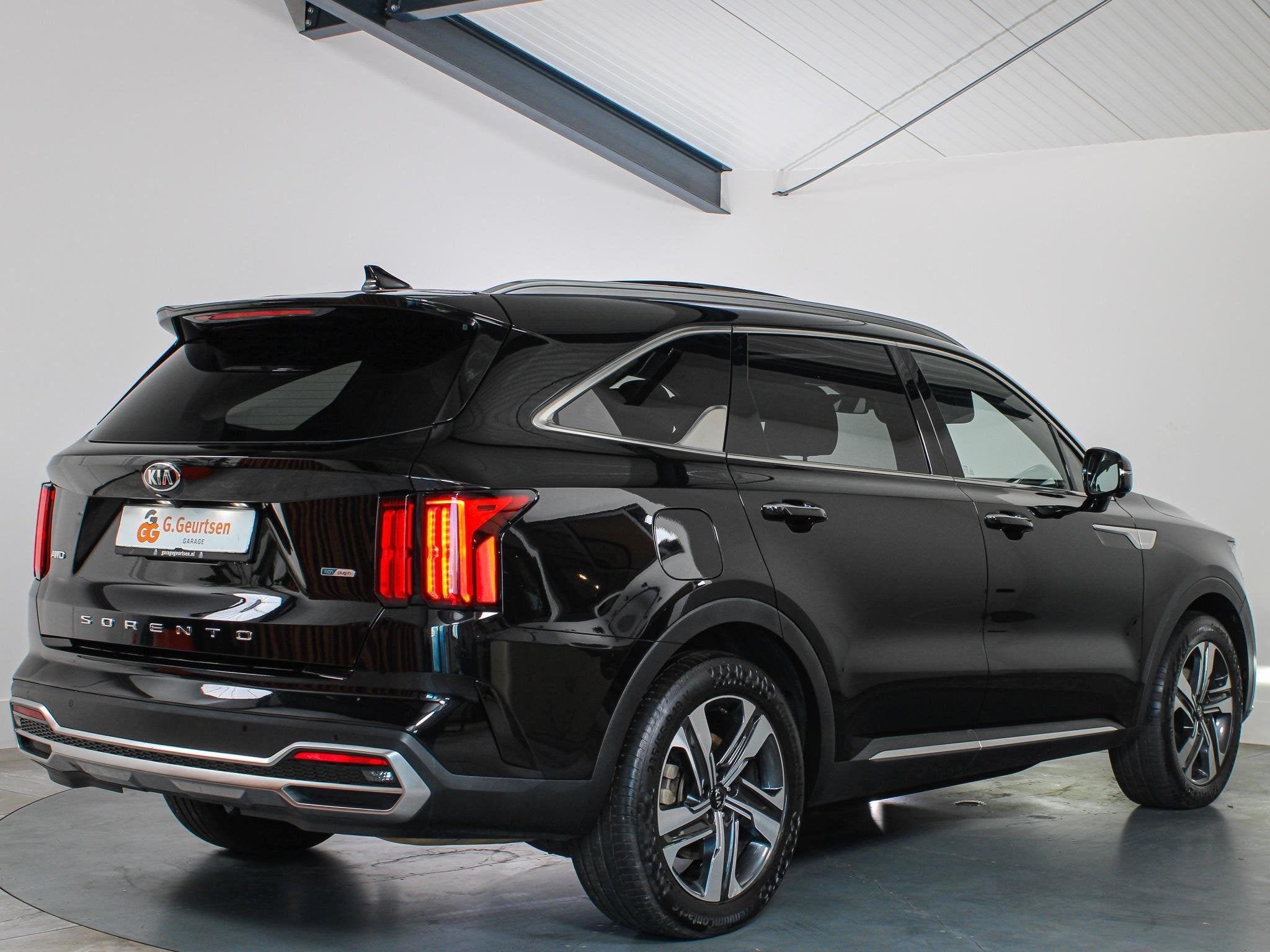 Kia Sorento 1.6 T-GDI PHEV 4WD ExecutiveLine 7-Persoons Pano, Automaat, 14 kWh, Gebruikt, 4 cilinders